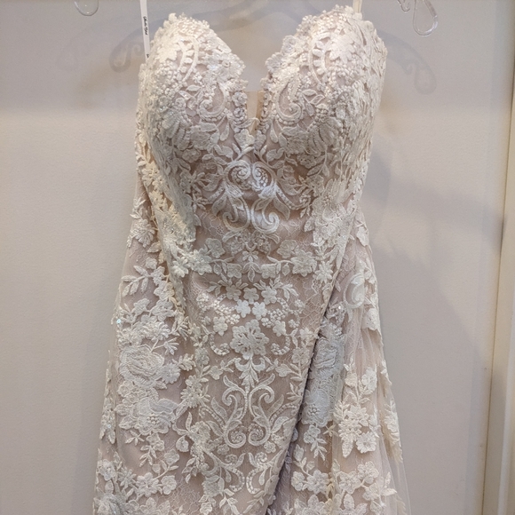 PRICE DROP🛑NWT Stella York Wedding Dress - Picture 2 of 16